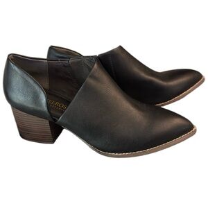 Melrose Ave black vegan leather  booties - size 9